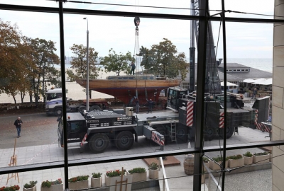 Klasyczny mahoniowy jacht 